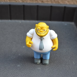 2002 Playmates Interactive - The Simpsons "DR MARVIN MONROE" Series 10 Figure.
