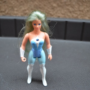 Vintage 1984 Mattel She-Ra Princess of Power &quot;Frosta&quot; Action Figure.