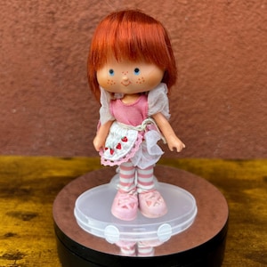 Strawberry Shortcake Vintage American Greetings Kenner &quot;Strawberry Shortcake Dancin Cutie&quot; 5.5&quot; Vinyl Figure (Incomplete).