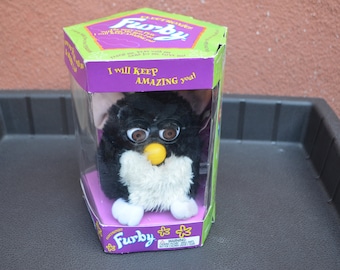 1998 Tiger Electronics Vintage Skunk Furby with White Mohawk Model 70-800. (WORKING)