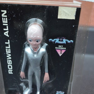 1996 Shadowbox Collectibles - Alien Series - Roswell Alien Action