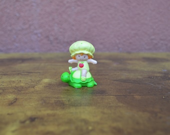 1980&#39;s Strawberry Shortcake &quot;Apple Dumpling on a Turtle&quot; PVC 2&quot; Figure.
