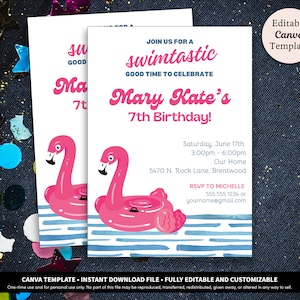 Puede incluir: Una invitación de cumpleaños rosa y azul con un diseño de flotador de flamenco. La invitación dice "Únete a nosotros para un swimtastic buen momento para celebrar el 7º cumpleaños de Mary Kate!" La invitación incluye la fecha, la hora y la ubicación de la fiesta. También se incluye información de RSVP.