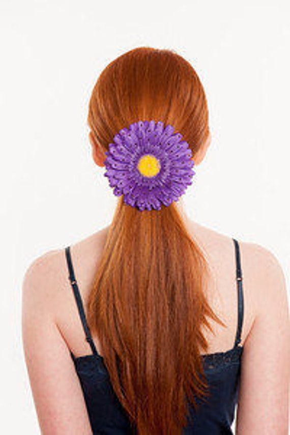 large daisy hair clip
