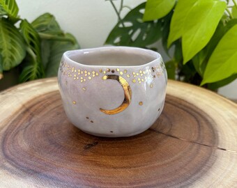 Starry Gold Moon Yunomi Tea Cup in Pale Purple