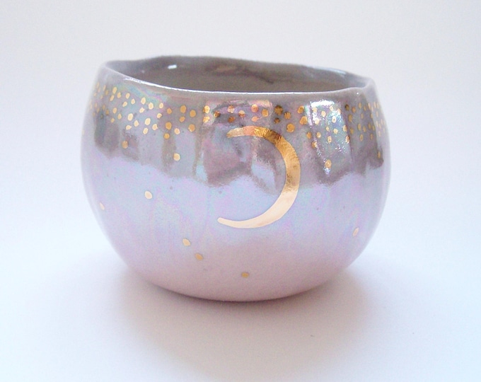 Opalescent Starry Gold Moon Yunomi Cup in Light Purple Ombre