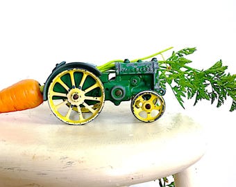 Vintage ERTL John Deere Model D Tractor: 1970s Cast Steel Farm Toy