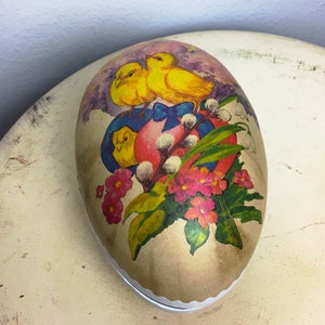 Vintage Erzgebirge Paper Mache Easter Egg, large German Paper Candy box, Spring Decor