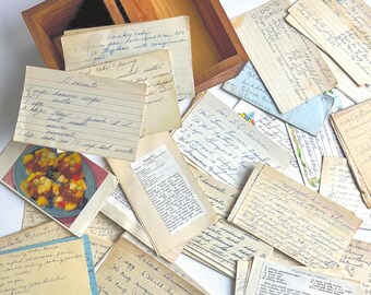 Vintage Wooden Recipe Box, filled with old recipes, Farmhouse Kitchen