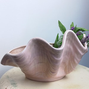 Vintage Midcentury Console Bowl, Pink Ruffled Clam Shell, 1940’s West Coast Pottery California