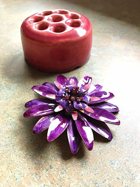 Broche Vintage Fleur Chrysanthème - Couleurs Argenté, Violet, Blanc - Occasion En Bon état, Origine France
