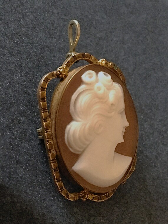 Vintage Cameo Brooch, 10K Gold carved shell Penda… - image 9