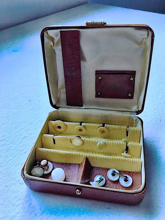 Vintage Faux leather Cufflinks Box, Antique Collar