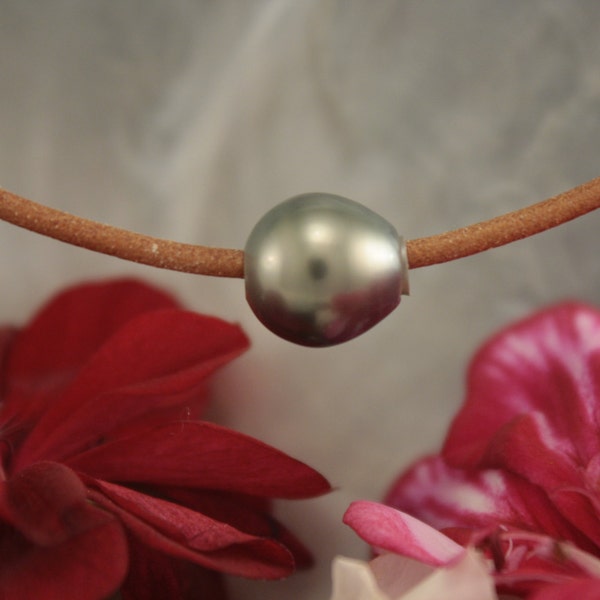 Tahitian Saltwater Black  Pearl  on Leather Cord