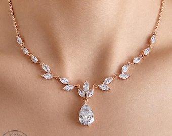 Ensemble de bijoux de mariée en or rose en forme de larme : collier et boucles d'oreilles de mariage en zircone cubique. Idée cadeau pour Noël ou pour elle.