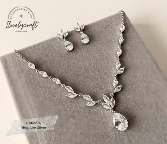 Set da 3 pezzi di gioielli in metallo argento con cristalli, collana