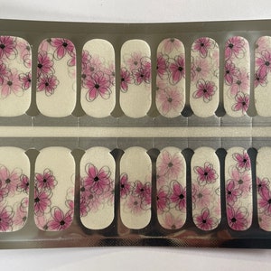 Nagelfolie - nagelstickers - nagellakstrips - nagelstickers - roze en zwarte bloemen - roze bloemen