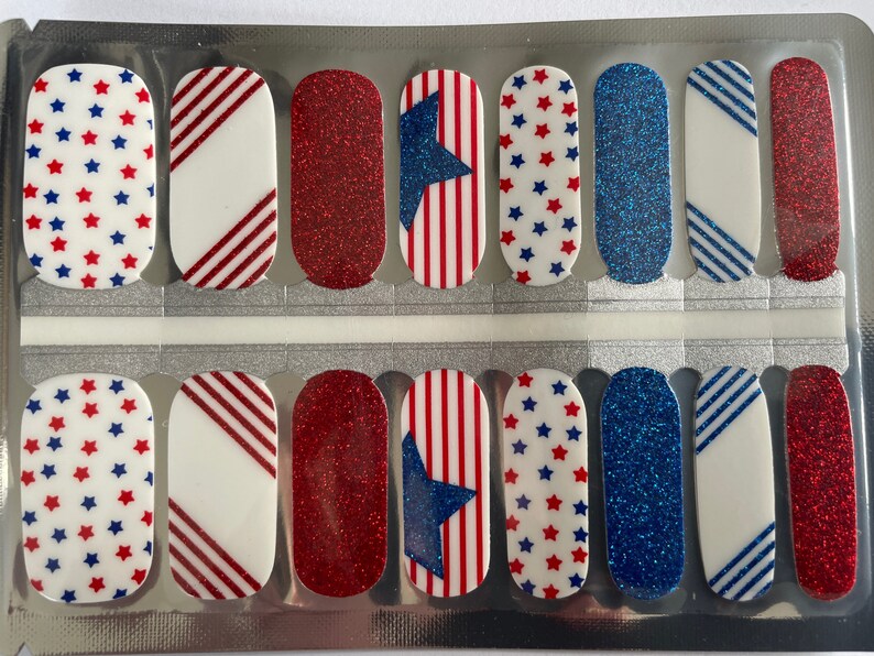 Patriotiska nagelremsor – 4 juli, Stars & Stripes nagelinpackningar bild 1
