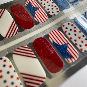 Patriotiska nagelremsor – 4 juli, Stars & Stripes nagelinpackningar bild 2
