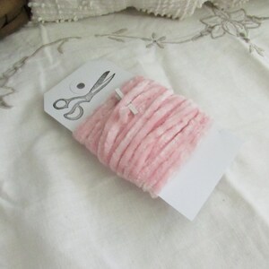 Lush Pink Velvet Trim/Do prezentów i rękodzieła - 5 pełnych jardów