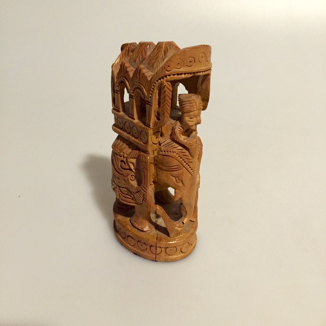 インド 白檀で作られた頭飾りをつけた象の彫刻 - Etsy 日本