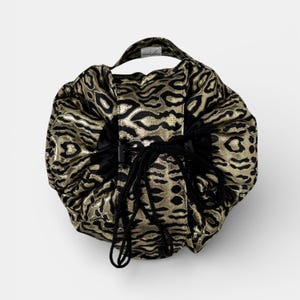 Expanderbar accessoarväska med dragsko – Metalliskt leopardmönster