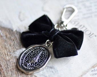 Enamel Message Wax Seal Charm Keychain | Seashell | Black Velvet Bow & Silver Heart | Sound and smell of sea cleanses my soul | Backtozero