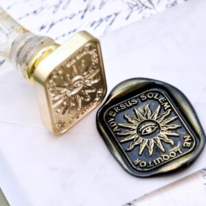 Soleil avec yeux Latin Motto Message Sagesse Focus Rétro Antique Inspiré Wax Seal Stamp | Poignée en résine de feuille d'or OOAK gratuite | Retour à zéro B20