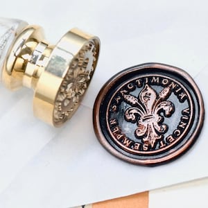 Fleur de lys devise latine message Courage cachet de cire de style rétro antique | Manche en résine feuille de cuivre OOAK gratuit | Retour à zéro B20