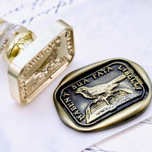 Livre Oiseau Latin Motto Message Sagesse Rétro Antique Inspiré Sceau de Cire Timbre | Poignée en résine de feuille d'or OOAK Signature gratuite | Retour à zéro B20
