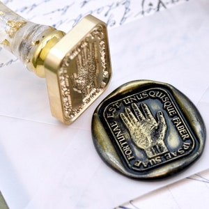 Palm of Hand Latin Motto Message Destiny Fate Retro Antique Inspiré Wax Seal Stamp | Poignée en résine de feuille d'or OOAK gratuite | Retour à zéro B20