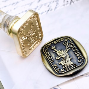 Cerf Latin Motto Message Sagesse Rétro Style Antique Inspiré Sceau de Cire Timbre | Poignée en résine de feuille d'or OOAK Signature gratuite | Retour à zéro B20
