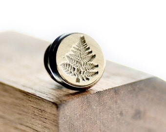 Fern Signet Brooch Pin | Backtozero