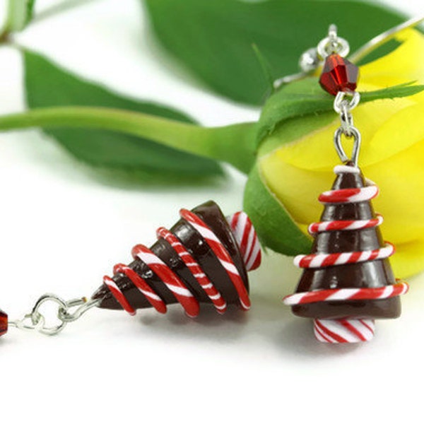 Weihnachten Ohrringe, Pfefferminz Swirl Süßigkeit Festlicher Urlaub Whimsy Dunkle Schokolade Miniatur Baum Wunderlich Strumpf Stuffer Geschenk des Lehrers