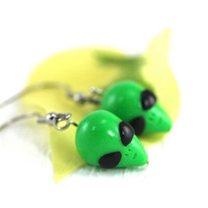 Green Alien Earrings, UFO Fest, Paranormal Geekery Gag Gift Quirky Roswell Sci Fi I want to Believe X Files Area 51 ET Unsolved Mystery