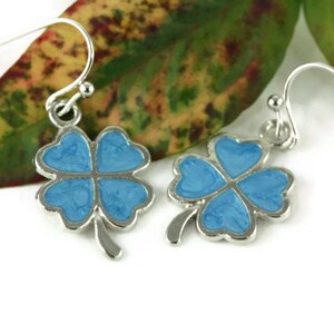 Boucles d’oreilles trèfle à quatre feuilles, Luck O&#39; The Irish, Turquoise et Argent, Shamrock, Lucky Charms, Bijoux minimalistes, Bijoux de la Saint-Patrick