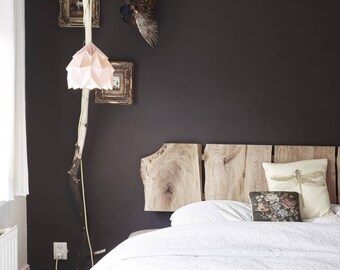 Tweepersoons bed, gemaakt van massief hout. Platanen uit Rotterdam.