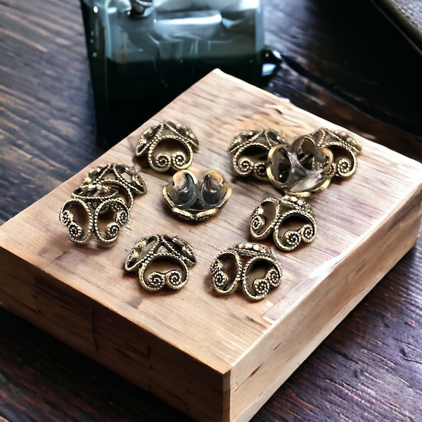 Antiqued Brass Bead Caps, Ornate Victorian Style  Oxidized Brass Bead Caps,  Three Petal Round Filigree Bead Caps (VJS/S111) *