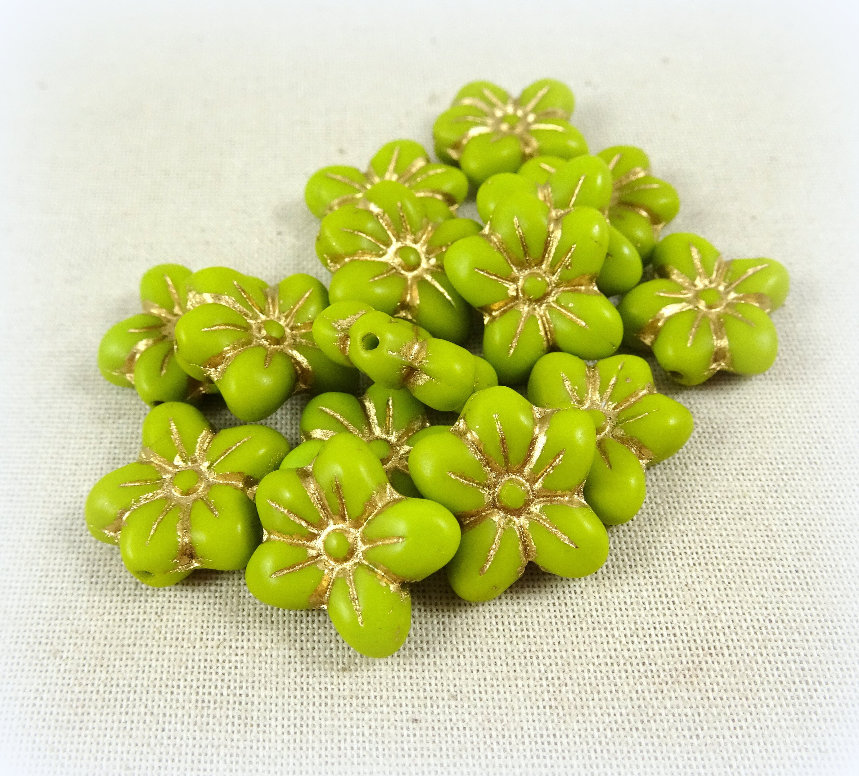 Puffed Daisy Beads Czech Flower Beads 5 Petal Rustic Flower Etsy
