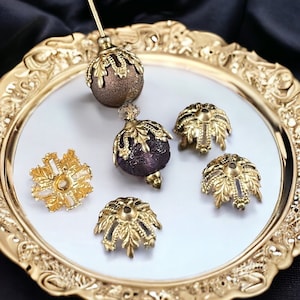 Filigrana floral, tapas de cuentas victorianas ornamentadas, latón en bruto (VJS/BB83r) * Cant. 6