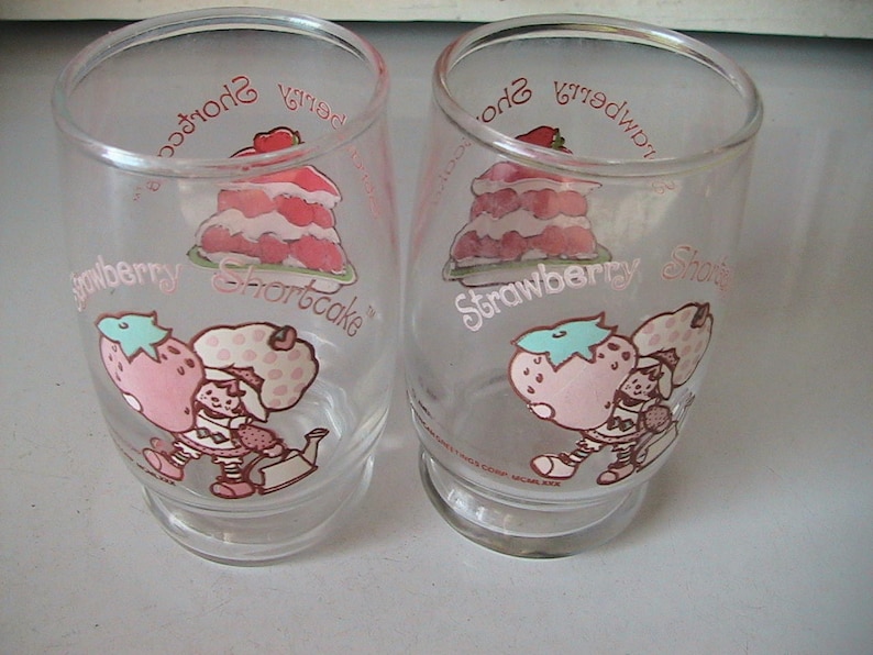 Two 2 Collectible Vintage Strawberry Shortcake Glasses Kitsch Juice Glass Retro Kitchenware Antique Discoveries
