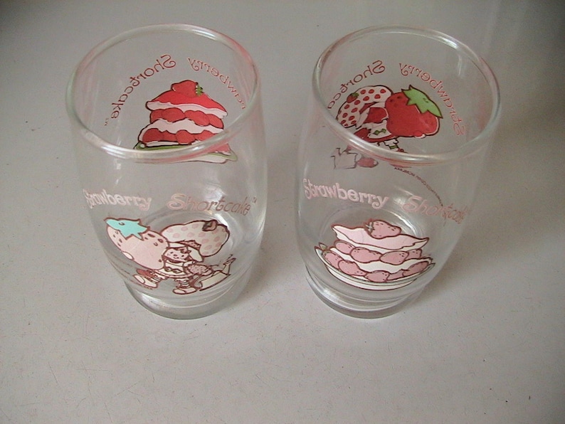 Two 2 Collectible Vintage Strawberry Shortcake Glasses Kitsch Juice Glass Retro Kitchenware Antique Discoveries
