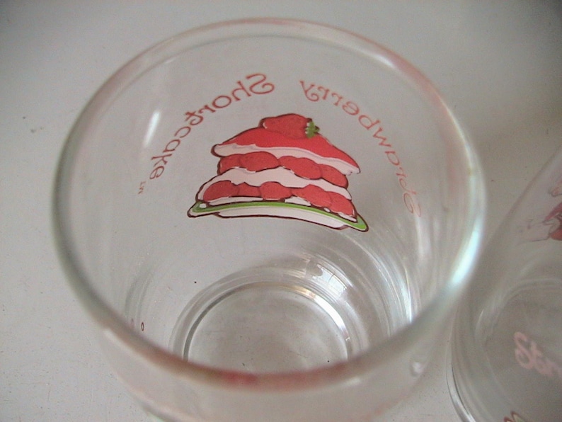 Two 2 Collectible Vintage Strawberry Shortcake Glasses Kitsch Juice Glass Retro Kitchenware Antique Discoveries