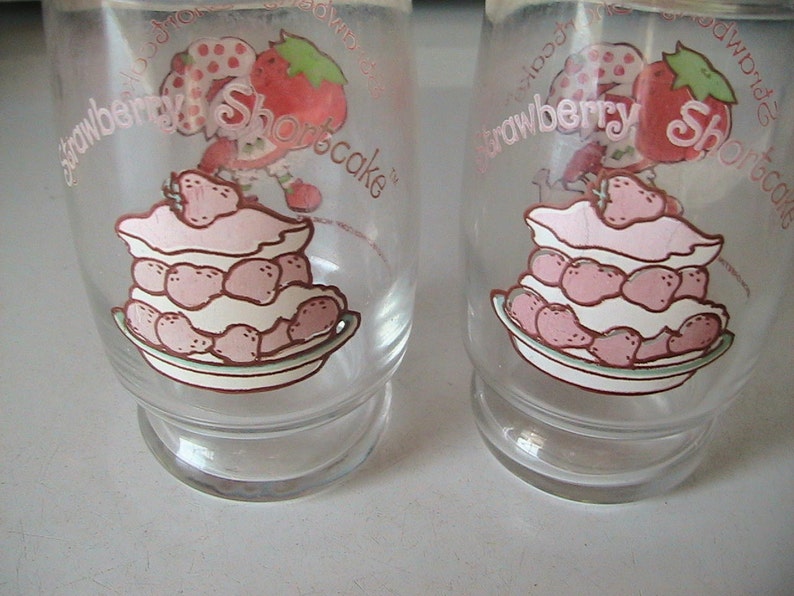 Two 2 Collectible Vintage Strawberry Shortcake Glasses Kitsch Juice Glass Retro Kitchenware Antique Discoveries