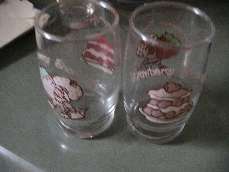 Two 2 Collectible Vintage Strawberry Shortcake Glasses Kitsch Juice Glass Retro Kitchenware Antique Discoveries