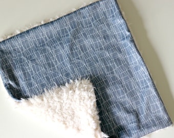 Traum-Lovie. Schmusetuch. Personalisierte Lovey. Kunstfell Lovey. Grau Geometrisch. Mini Krabbeldecke. Minky Lovie. Baby-Dusche-Geschenk.