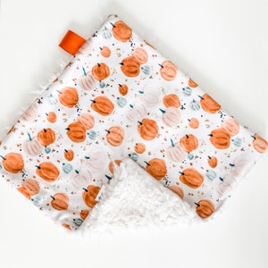 Amour de rêve. Couverture de sécurité. Lovey personnalisé. Lovey en fausse fourrure. Champ de citrouilles d'automne. Mini couverture pour bébé. Minky Lovie. Cadeau baby shower.