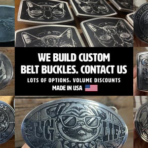 Pode incluir: Coleção de fivelas de cinto de metal personalizadas com vários designs, incluindo um jaguar, rostos de gato, um pug usando óculos de sol e uma caveira. O texto "WE BUILD CUSTOM BELT BUCKLES. CONTACT US" também é visível.