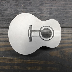 Akustische Gitarre Gürtelschnalle | Benutzerdefinierte Gürtelschnalle für den Fan von Bluegrass Music, Americana, Country und Folk Genres | Hergestellt in den USA