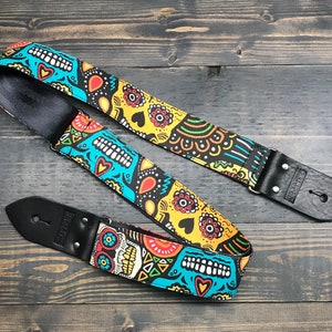 Gitaarband met illustratie van schedelafbeelding gemaakt op op maat gemaakte bedrukte stof en veiligheidsgordelmateriaal | Verstelbaar | Cadeau voor muzikant | Sterk